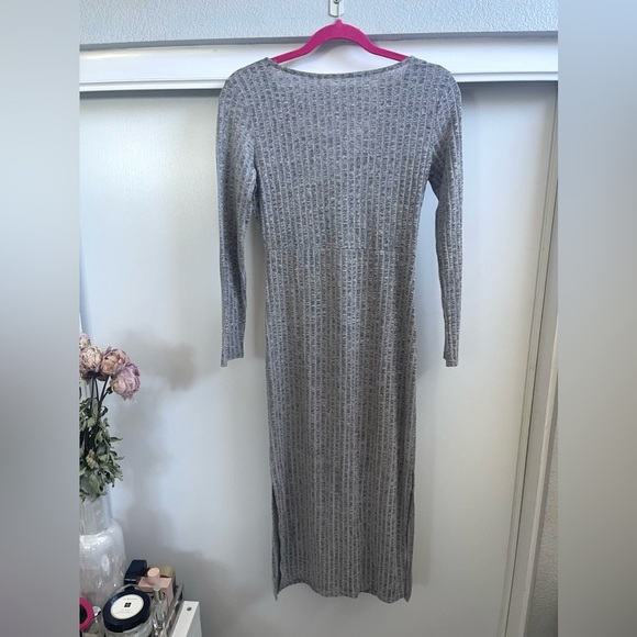 Stretchy curve hugging dress. - Picture 2 of 3